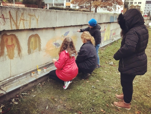 Komunitní malování na dětském hřišti Žerotínova